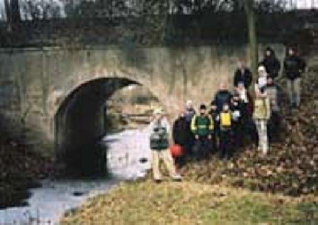 Most nad rzek Brzenica obok stacji Chotkw - Wie. Widok wspoczesny (2004 r.)