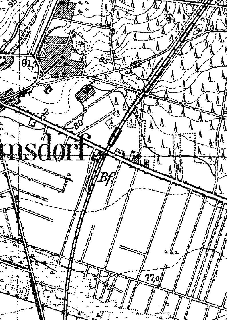 Fragment niemieckiej mapy topograficznej okolic Ochli. Poniej przejazdu kolejowego w cigu szosy wida stacj. Niezbyt czytelny rysunek pozwala sdzi i byy dwa lub jeden tory boczne, w tym jeden lepy.