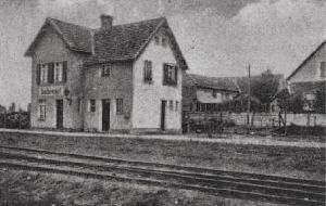 Widok budynku dworca Ochelhermsdorf (Ochla). Stan przedwojenny (przed 1945 r.) Widok budynku dworca Ochelhermsdorf (Ochla). Stan przedwojenny (przed 1945 r.)