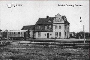 Widok na budynek dworca na stacji Zielona Góra Górne Miasto. Stan przed 1945 r. Widok na budynek dworca na stacji Zielona Góra Górne Miasto. Stan przed 1945 r.
