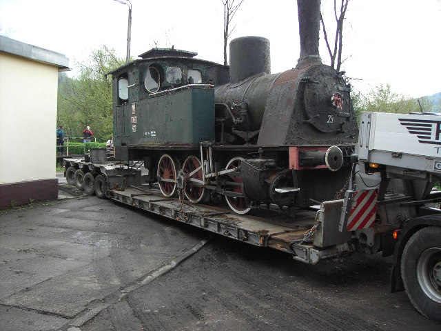 Sucha Beskidzka, pitek, pne popoudnie. T-3 "Wiesiek" po 28 latach opuszcza posterunek MD w Suchej Beskidzkiej. Fot. Zbigniew Kulczycki 