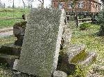 Czciowo zniszczony obelisk ku czci polegych podczas pierwszej wojny wiatowej, w latach 1914 - 18, mieszkacw Skibic, stan 12 IV 2008, fot. M. Bonisawski