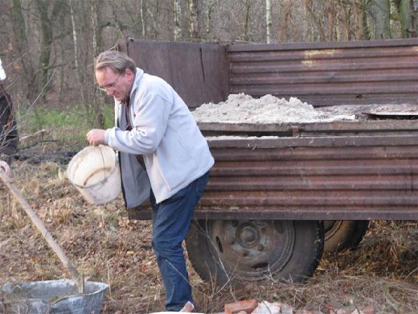 10 XI 2008, mija popoudnie. Efekty pracy caej grupy mobilizuj do coraz wikszych i bardziej heroicznych wysikw... Zbyszka Kamiskiego przyapa na pracy  M. Bonisawski