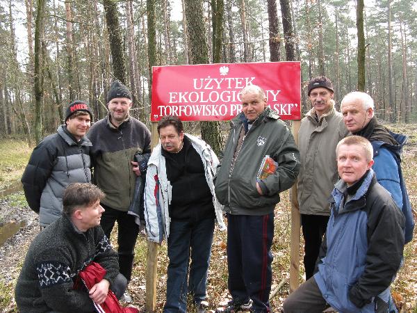 II MROK 12.04.2008. Grupa przy uytku ekologicznym "Torfowisko Przylaski". Jarek klczy pierwszy z lewej.