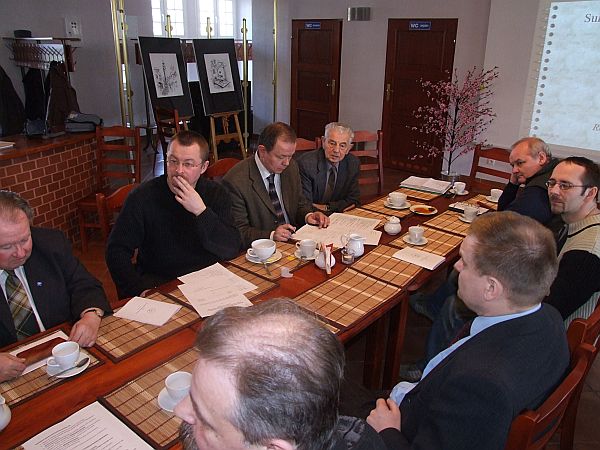 Walne Zgromadzenie Czonkw Sulechowskiego Towarzystwa Historycznego w dawnym zborze kalwiskim (15 marca 2008 r.). Pierwszy z lewej Profesor.