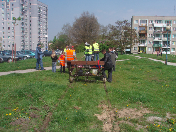 Drezyny i ekipa na osiedlu uyckim. Zbliamy si do wiaduktu nad al. Wojska Polskiego (Zielona Gra) data 09.05.10